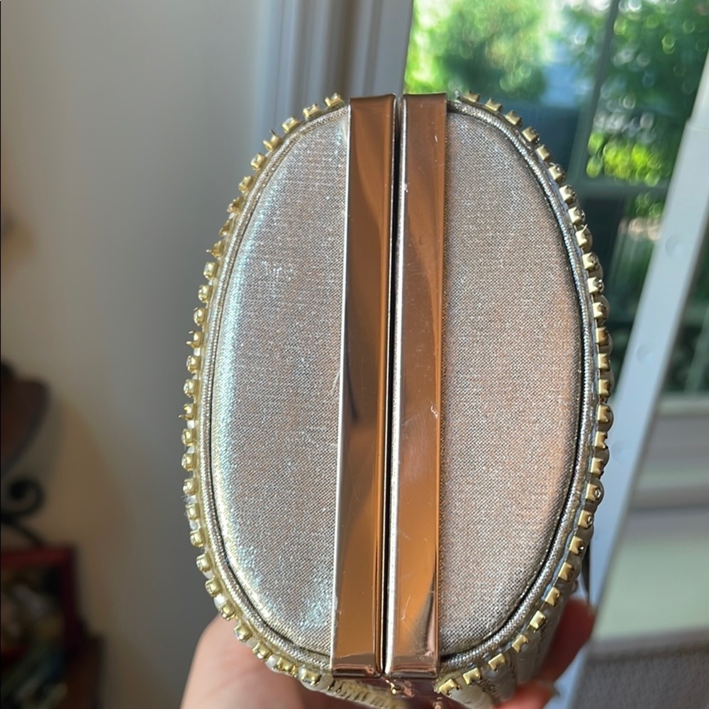 1072 Elegant Pearl and Gold Evening Clutch - Picture 3 of 10